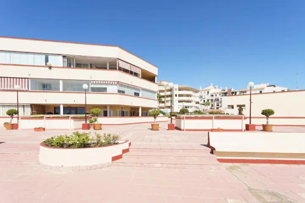 Chic Beachfront Flat With Amazing Sea Views And Private Indoor Parking Benalmádena Exterior foto