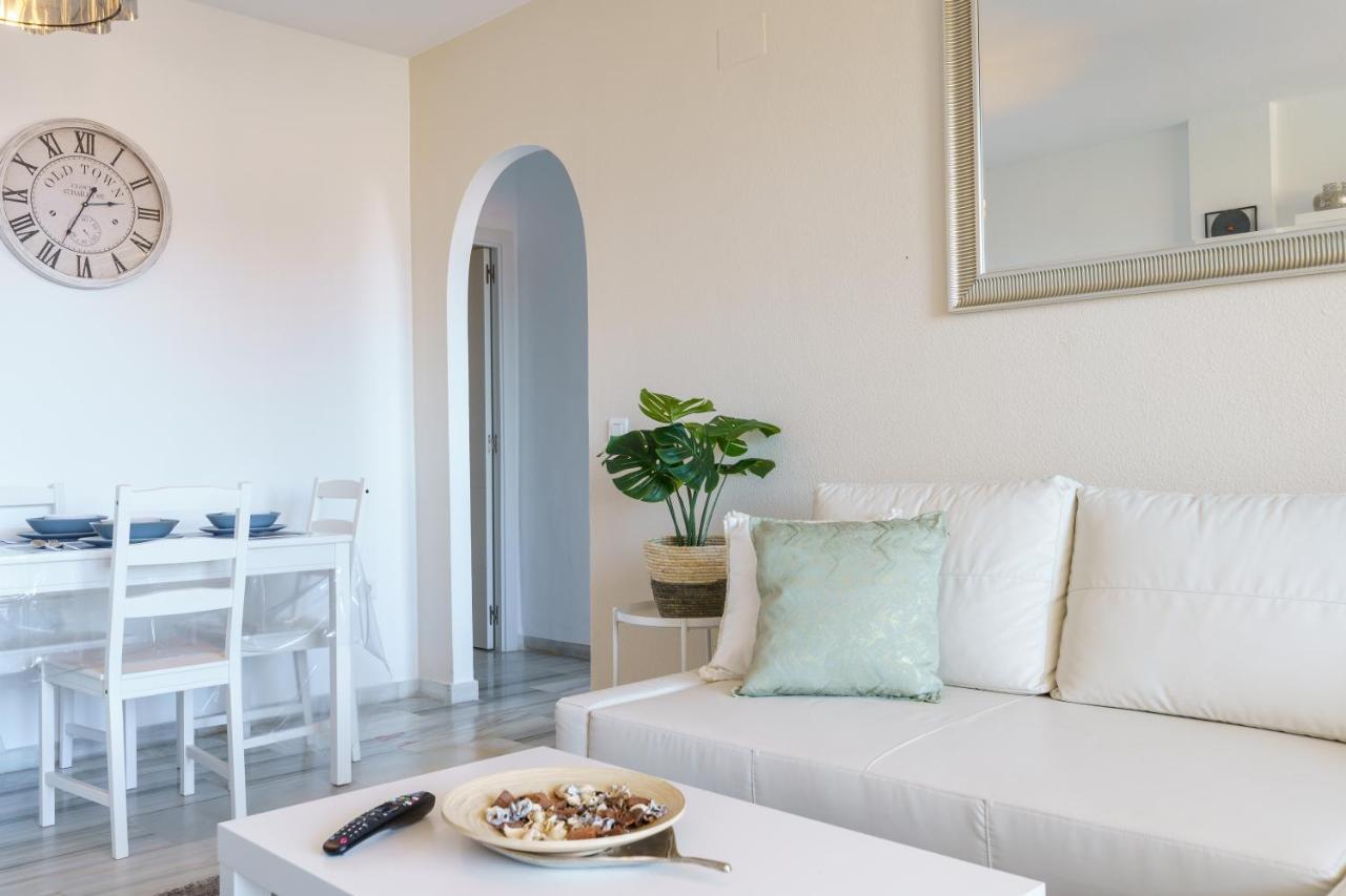 Chic Beachfront Flat With Amazing Sea Views And Private Indoor Parking Benalmádena Exterior foto