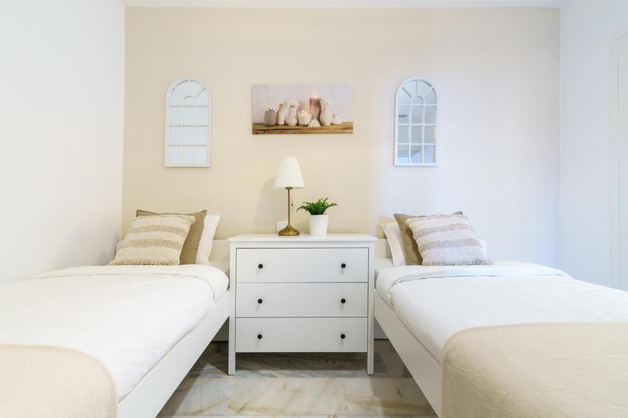 Chic Beachfront Flat With Amazing Sea Views And Private Indoor Parking Benalmádena Exterior foto