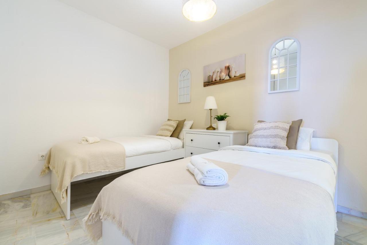 Chic Beachfront Flat With Amazing Sea Views And Private Indoor Parking Benalmádena Exterior foto
