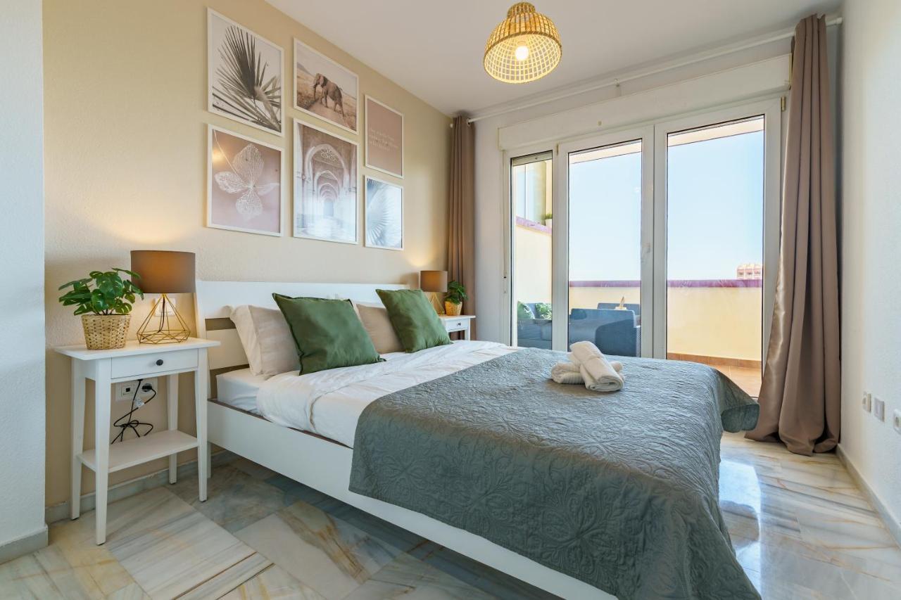 Chic Beachfront Flat With Amazing Sea Views And Private Indoor Parking Benalmádena Exterior foto