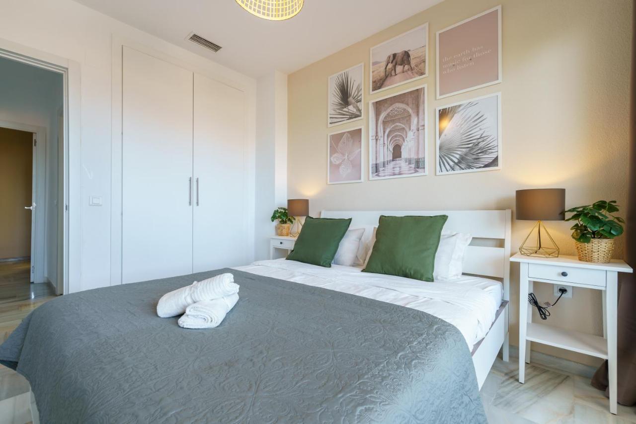 Chic Beachfront Flat With Amazing Sea Views And Private Indoor Parking Benalmádena Exterior foto
