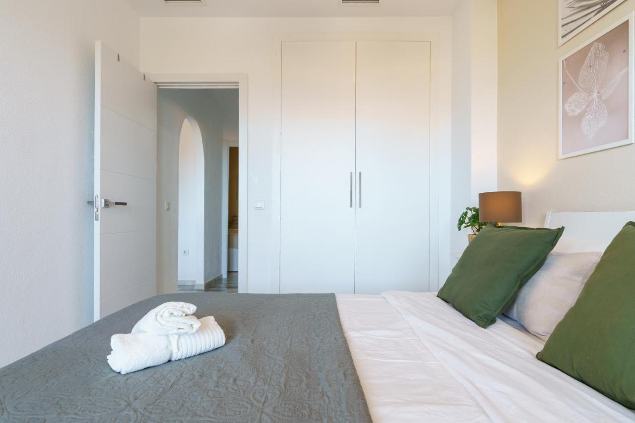 Chic Beachfront Flat With Amazing Sea Views And Private Indoor Parking Benalmádena Exterior foto